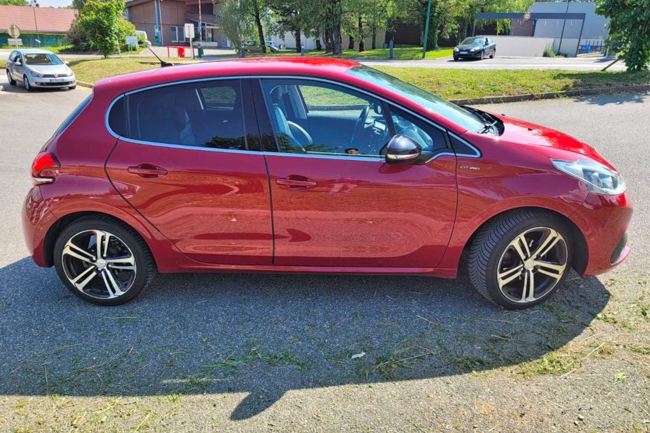 PEUGEOT 208 1.2 VTI Active Kleinwagen 2014 Autoankauf Export Itani