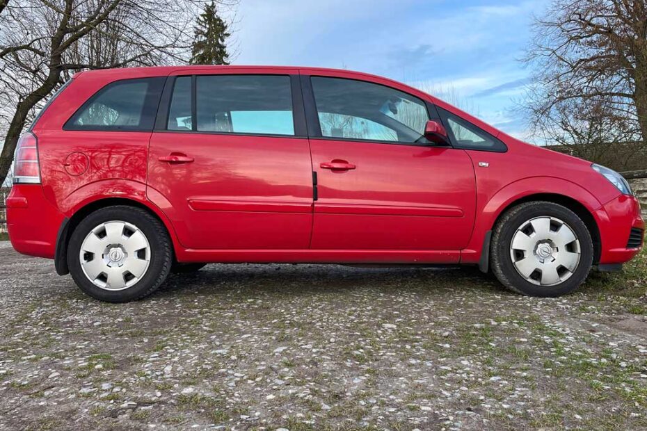 OPEL Zafira 2.2i 16V Cosmo 2006 Kompaktvan Benzin manuell Autoankauf