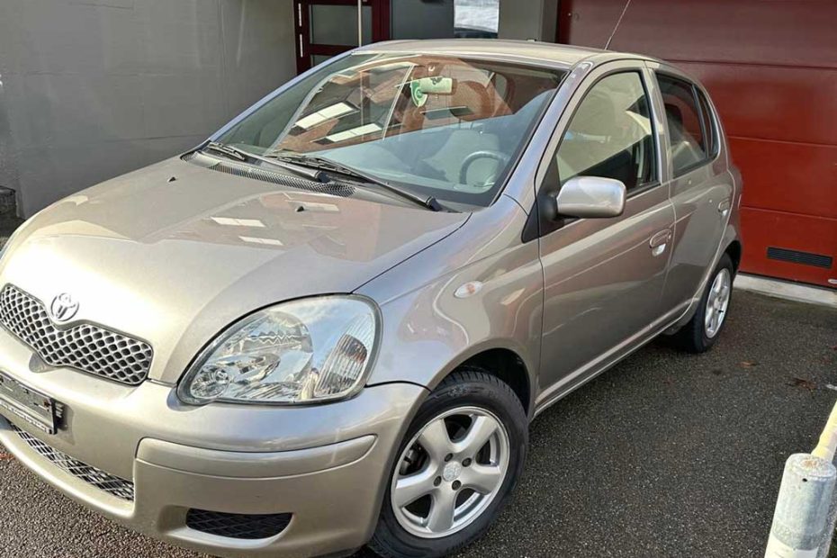 TOYOTA Yaris 1.3 Linea Sol 2004 Benziner manuell 53000km 87PS Kleinwagen 1298ccm 1060kg