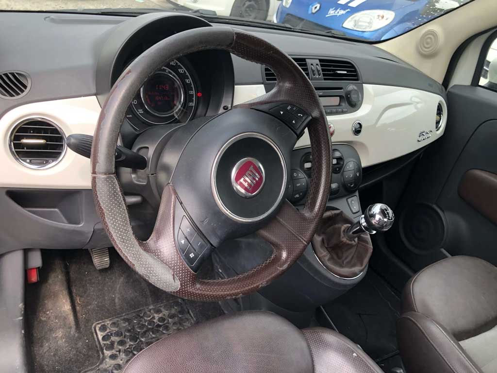 FIAT 500 1.4 16V Sport 2008 Kleinwagen Benziner manuell weiss Cockpit
