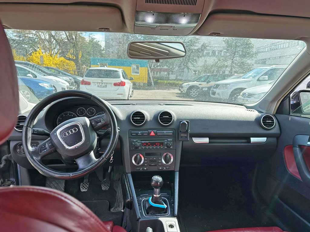 AUDI A3 Sportback 2.0 Turbo FSI Ambiente quattro 2009 Limousine Autoankauf Autoexport Cockpit Fahrgastzelle