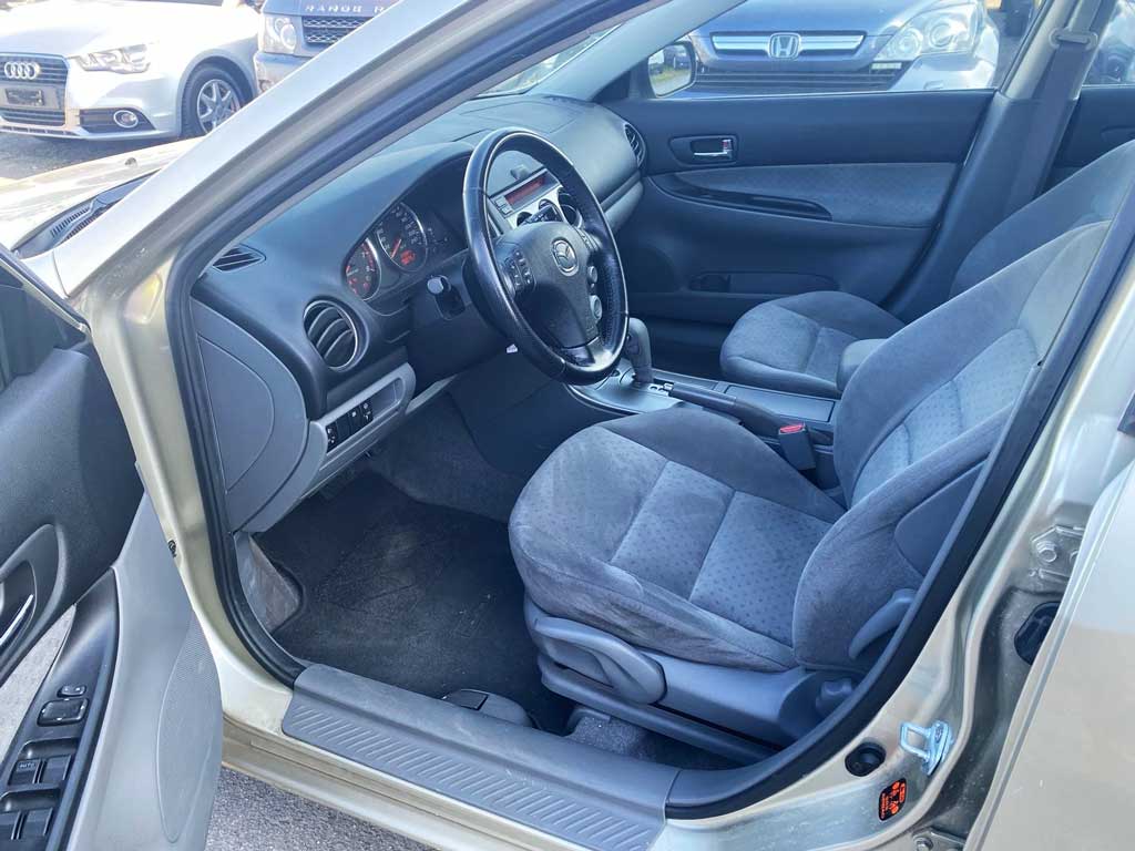 MAZDA 6 2.0 16V Exclusive Limousine 2007 Benziner Automat 141PS Stufenheck silbergrau Innenansicht