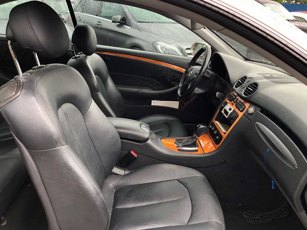 MERCEDES-BENZ CLK 320 Avantgarde Automatic 08.2002 Hinterradantrieb Benziner Coupe beige 1MC972 Interieur