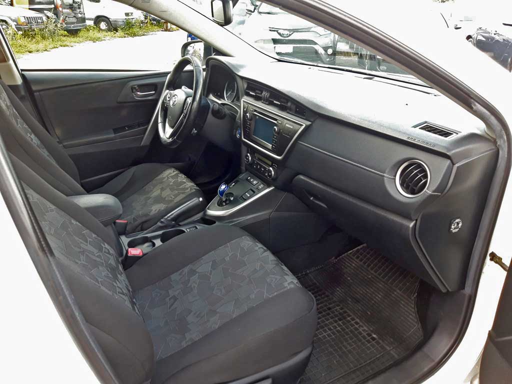 TOYOTA Auris 1.8 16V HSD Linea Sol 2014 Hybrid Kompaktwagen stufenlos innen Cockpit