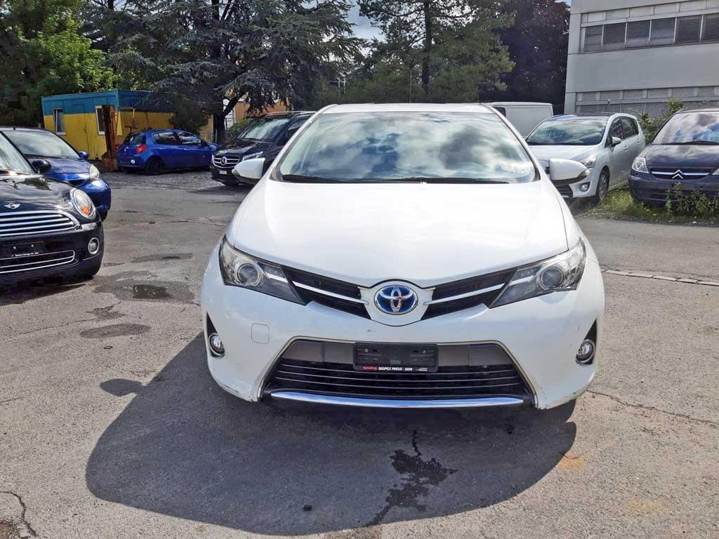 TOYOTA Auris 1.8 16V HSD Linea Sol 2014 Front Hybrid Kompaktwagen stufenlos 181000km 1.3kWh 1798ccm 1500kg 136PS weiss
