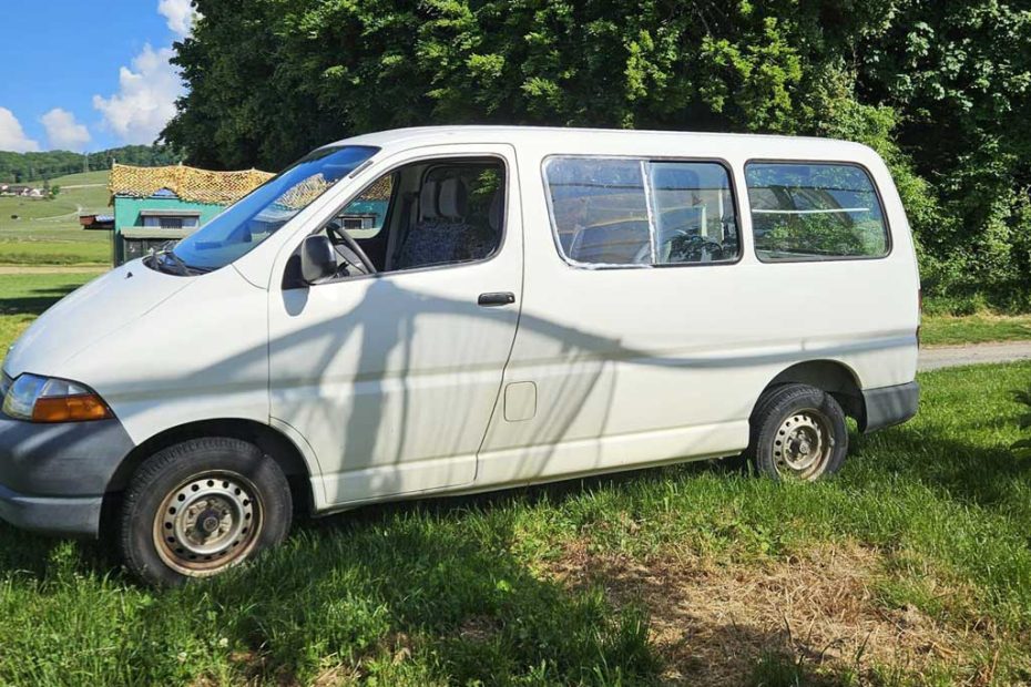 TOYOTA Hiace 2.7 Van 2000 Benziner Hinterradantrieb manuell Kastenwagen Transporter